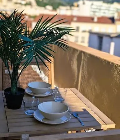 Le Balcon Du Port Apartment